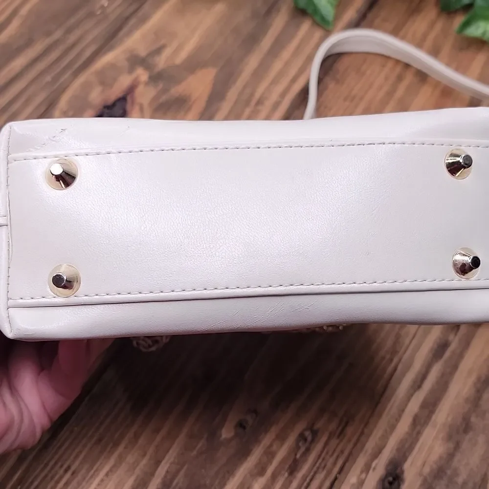 Liz Claiborne. Elegant Cream Crossbody Bag with Gold Chain. EUC